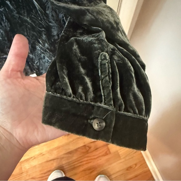 Wishlist Blouse in Dark Green velvet collared button up-size S/M - Picture 5 of 7